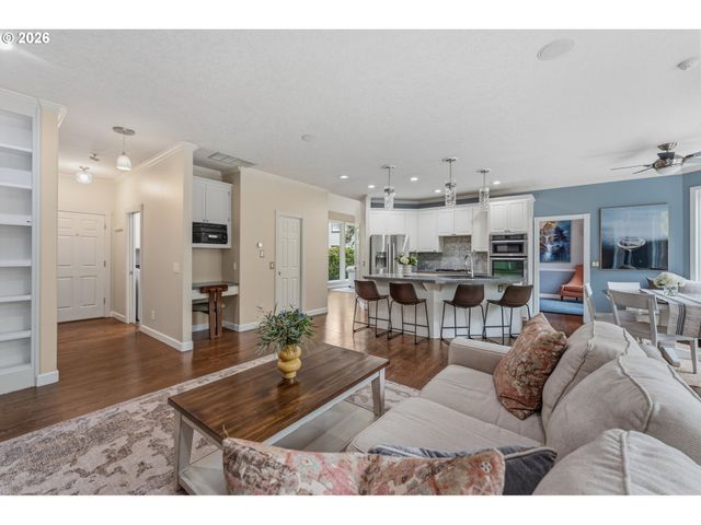 5825 RIDGETOP Ct, Lake Oswego, OR 97035