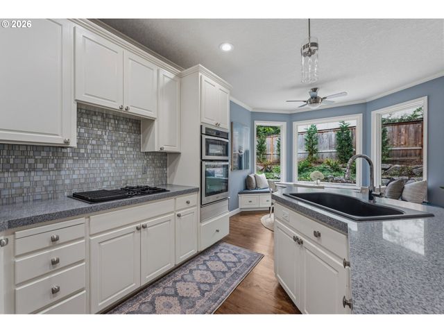 5825 RIDGETOP Ct, Lake Oswego, OR 97035