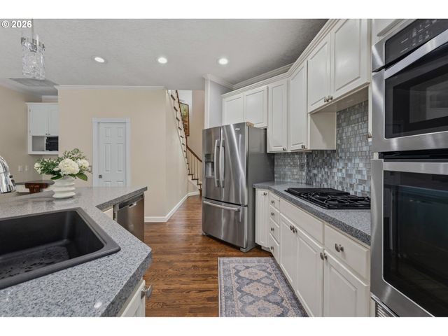 5825 RIDGETOP Ct, Lake Oswego, OR 97035