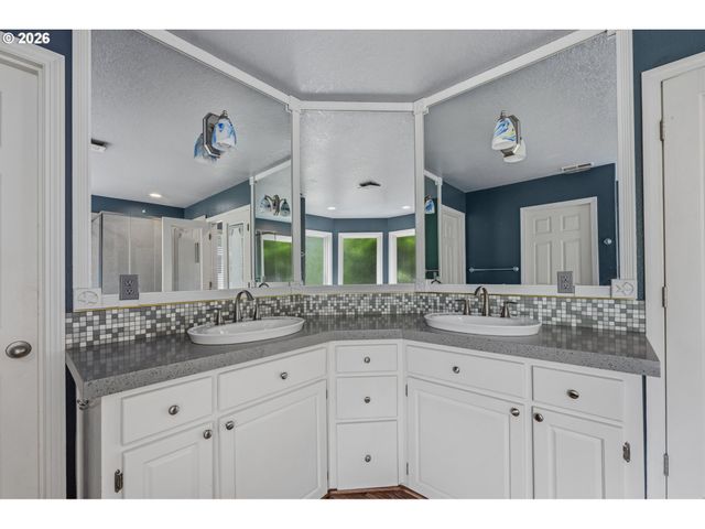 5825 RIDGETOP Ct, Lake Oswego, OR 97035