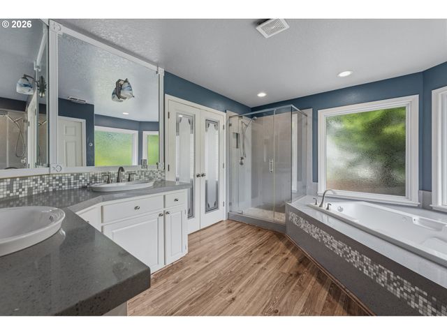 5825 RIDGETOP Ct, Lake Oswego, OR 97035
