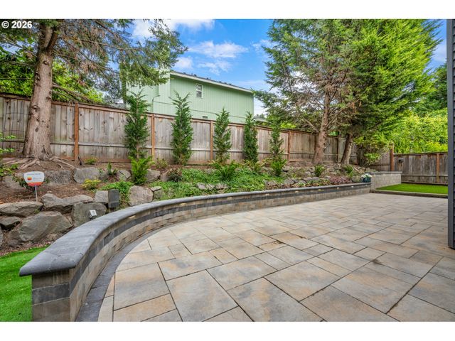 5825 RIDGETOP Ct, Lake Oswego, OR 97035