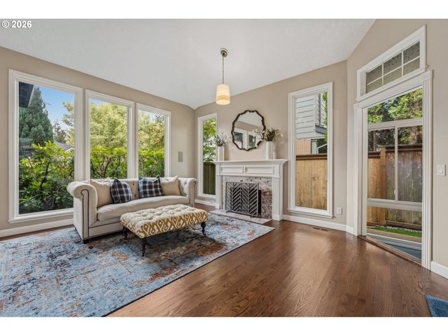 5825 RIDGETOP Ct, Lake Oswego, OR 97035