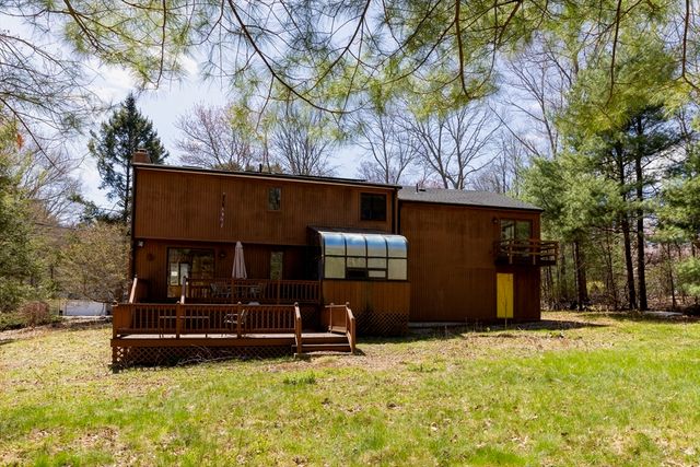 3 Rogler Farm Rd, Smithfield, RI 02917