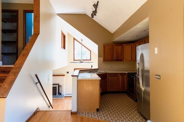 3 Rogler Farm Rd, Smithfield, RI 02917