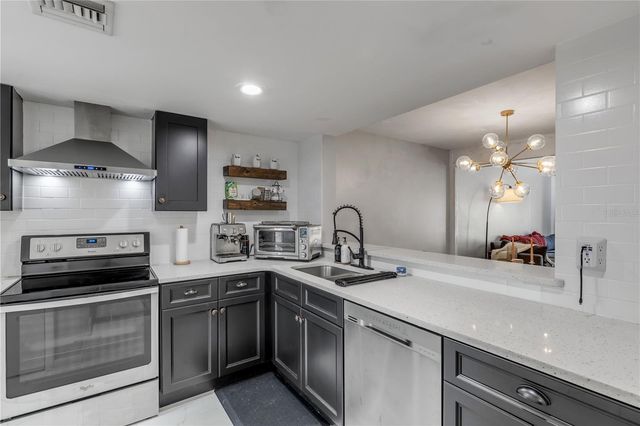 5472 PINE CREEK DRIVE 2006B, Orlando, FL 32811