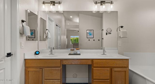 4049 E VISTA Drive, Phoenix, AZ 85032