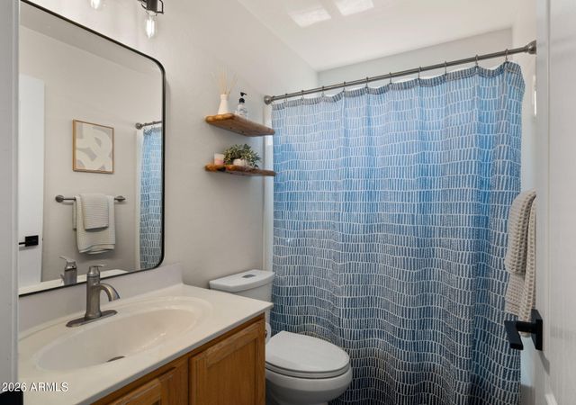4049 E VISTA Drive, Phoenix, AZ 85032