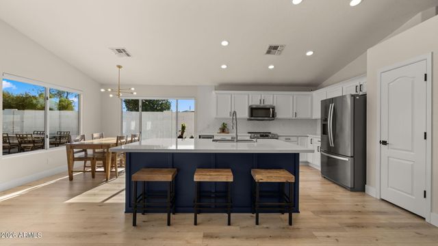 4049 E VISTA Drive, Phoenix, AZ 85032