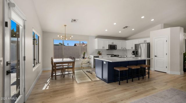 4049 E VISTA Drive, Phoenix, AZ 85032