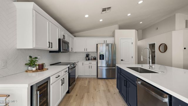 4049 E VISTA Drive, Phoenix, AZ 85032