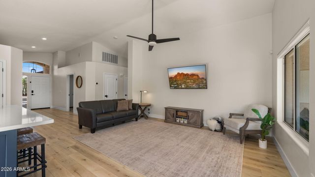 4049 E VISTA Drive, Phoenix, AZ 85032