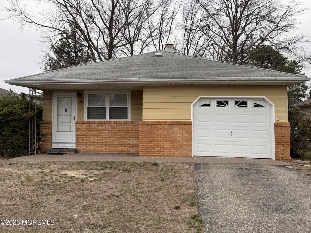90 Barbados Drive S, Toms River, NJ 08757