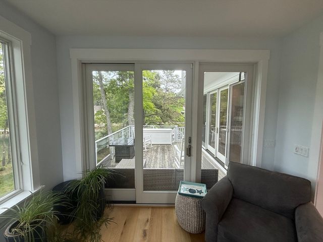 18 Spoondrift Cir, Mashpee, MA 02649