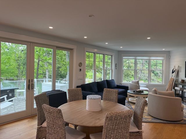 18 Spoondrift Cir, Mashpee, MA 02649