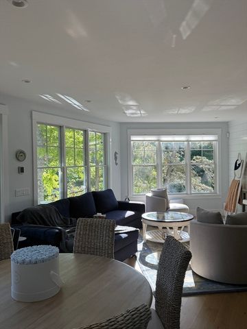 18 Spoondrift Cir, Mashpee, MA 02649