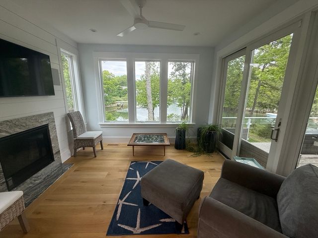 18 Spoondrift Cir, Mashpee, MA 02649