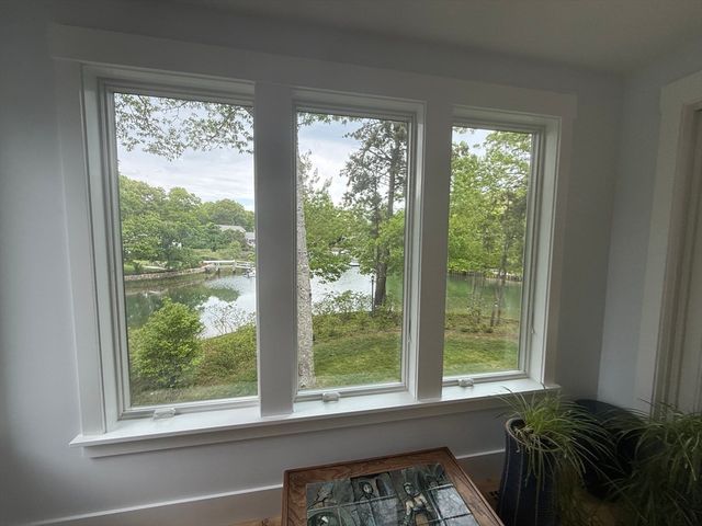 18 Spoondrift Cir, Mashpee, MA 02649