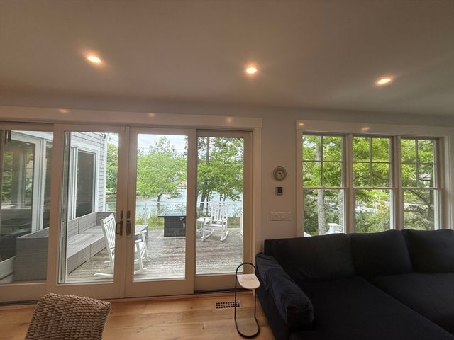 18 Spoondrift Cir, Mashpee, MA 02649