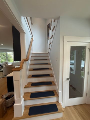 18 Spoondrift Cir, Mashpee, MA 02649