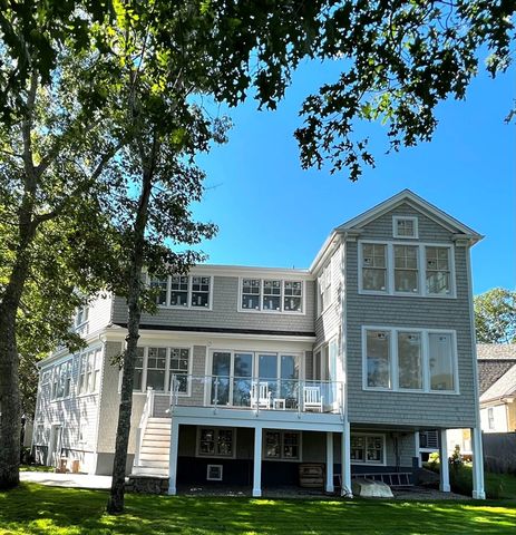 18 Spoondrift Cir, Mashpee, MA 02649