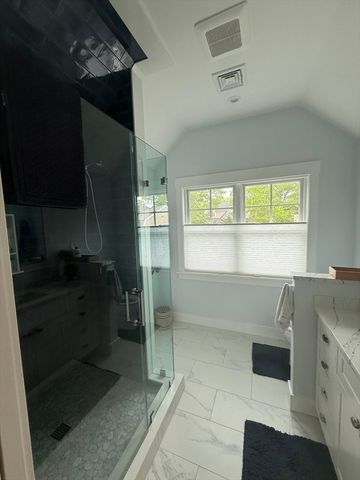 18 Spoondrift Cir, Mashpee, MA 02649
