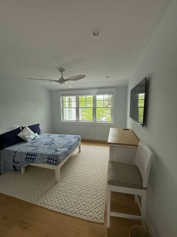 18 Spoondrift Cir, Mashpee, MA 02649