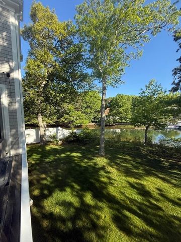 18 Spoondrift Cir, Mashpee, MA 02649