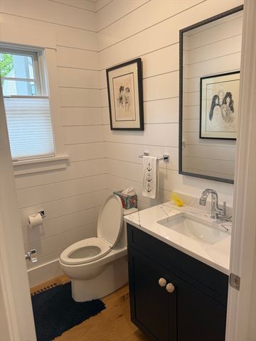 18 Spoondrift Cir, Mashpee, MA 02649