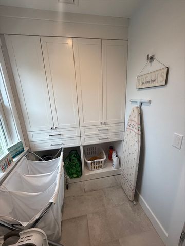 18 Spoondrift Cir, Mashpee, MA 02649