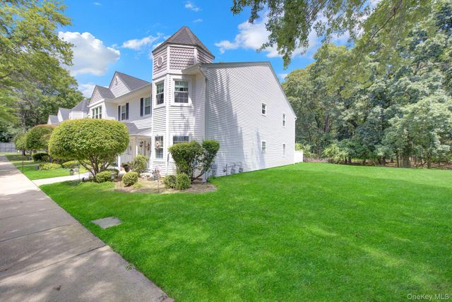 4 Country View Lane, Middle Island, NY 11953