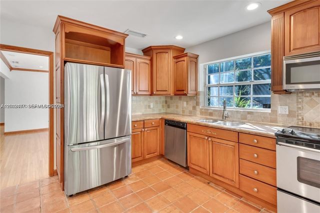 4930 Riviera Dr 0, Coral Gables, FL 33146