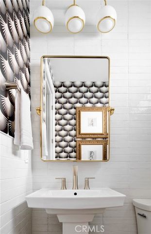 11823 Canoga Avenue, Chatsworth (los Angeles), CA 91311