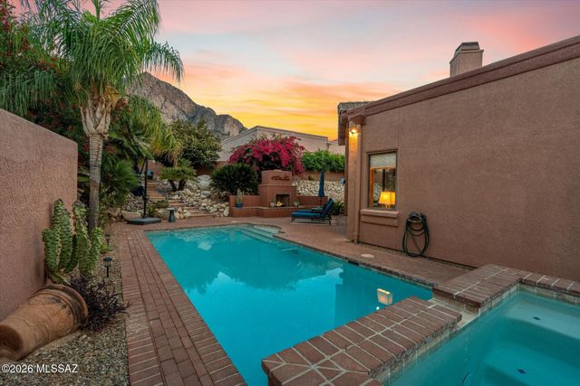 10050 N Alder Spring Drive, Tucson, AZ 85737