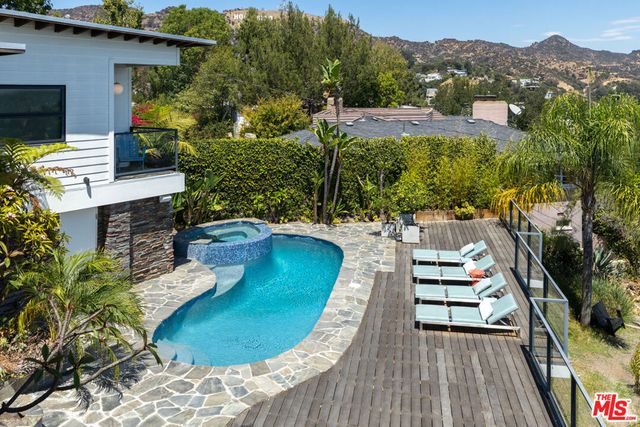 2824 Durand Drive, Los Angeles, CA 90068