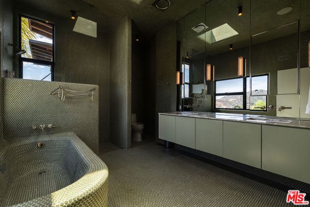 2824 Durand Drive, Los Angeles, CA 90068