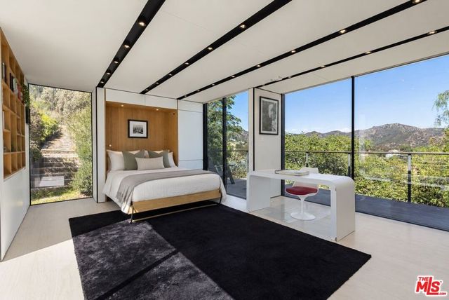 2824 Durand Drive, Los Angeles, CA 90068