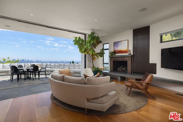 2824 Durand Drive, Los Angeles, CA 90068