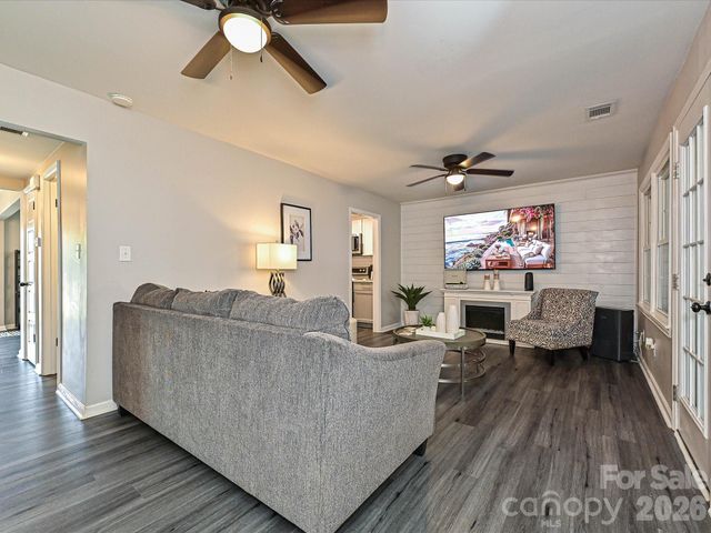 8069 Regent Park Lane, Charlotte, NC 28210