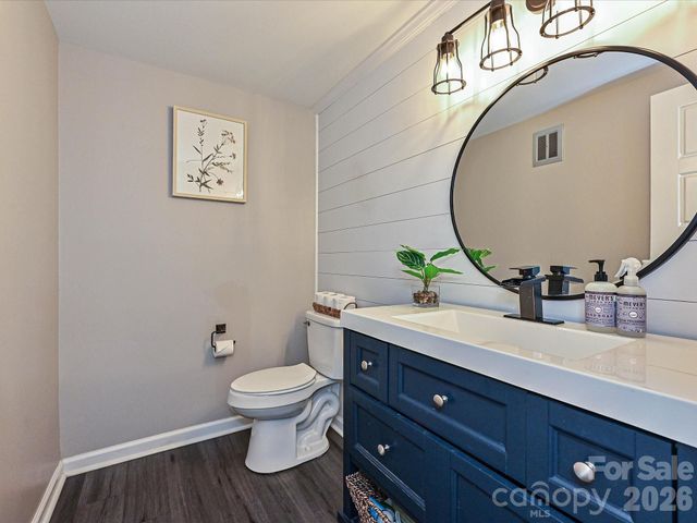 8069 Regent Park Lane, Charlotte, NC 28210