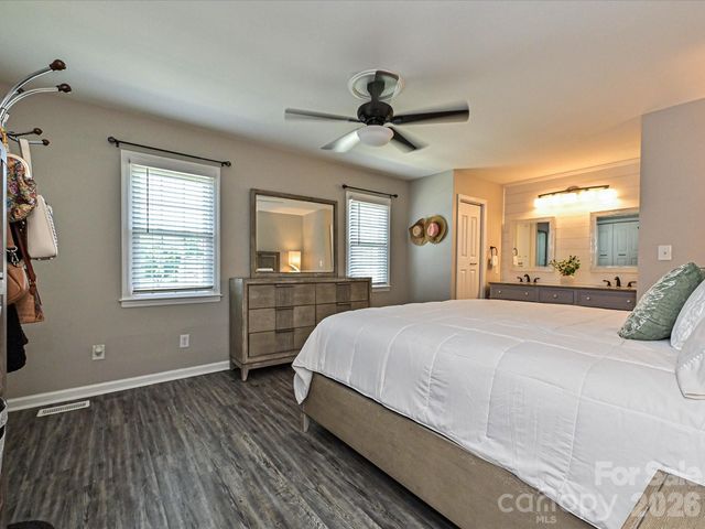 8069 Regent Park Lane, Charlotte, NC 28210