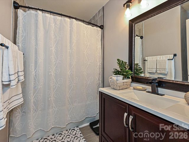 8069 Regent Park Lane, Charlotte, NC 28210
