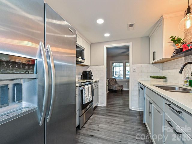 8069 Regent Park Lane, Charlotte, NC 28210