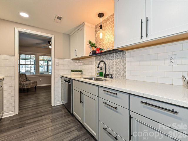 8069 Regent Park Lane, Charlotte, NC 28210