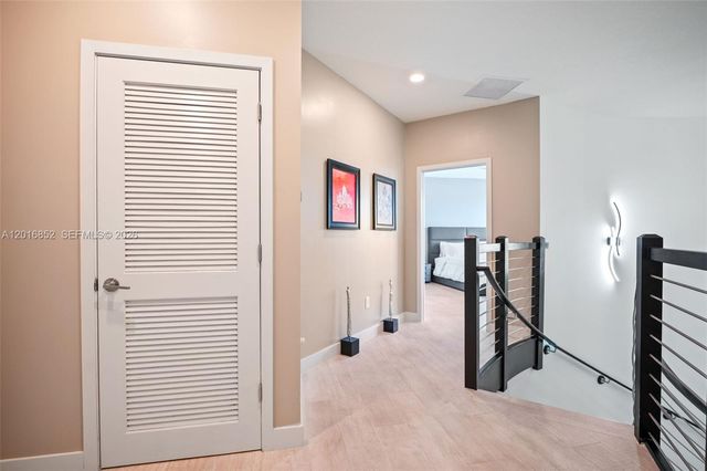 8915 NW 161st Ter, Miami Lakes, FL 33018