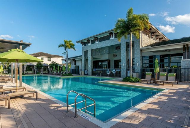 8915 NW 161st Ter, Miami Lakes, FL 33018