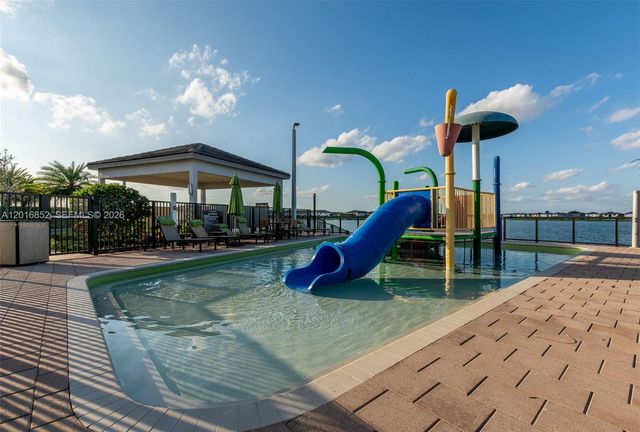8915 NW 161st Ter, Miami Lakes, FL 33018