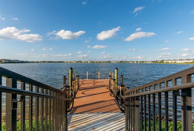 8915 NW 161st Ter, Miami Lakes, FL 33018
