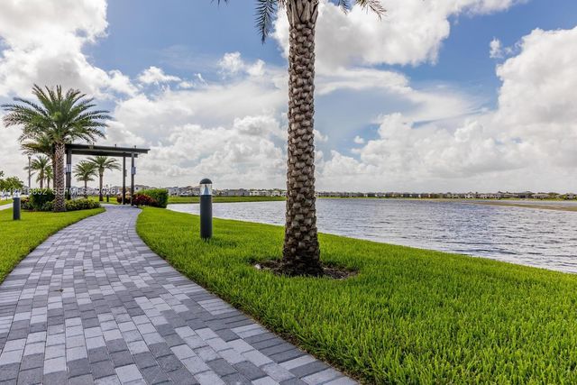 8915 NW 161st Ter, Miami Lakes, FL 33018