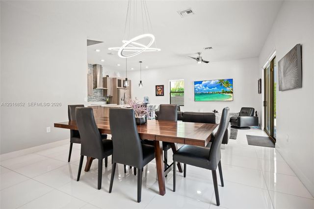 8915 NW 161st Ter, Miami Lakes, FL 33018